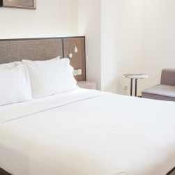 Deluxe-BedArea-Miror